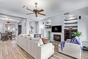 TV, caminetto, studio