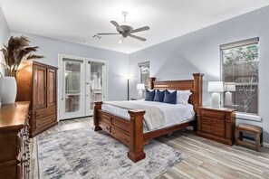 4 bedrooms, desk, iron/ironing board, travel cot