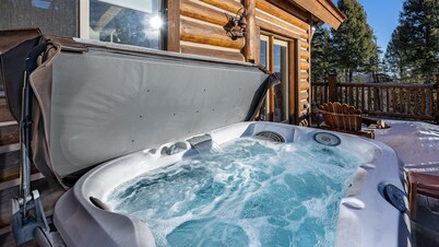 Log Cabin with Hot tub, Wood burning Stove, Views, Picturesque, Private