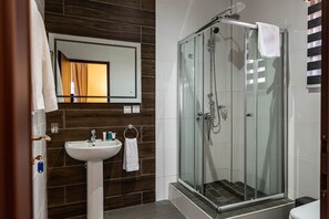Dusche, Handtücher, Seife, Shampoo