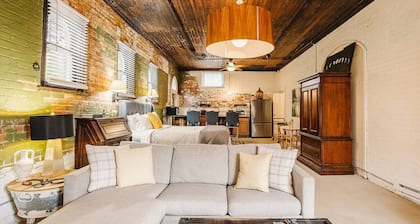 The Carriage House Studio at Marion Hall Mansion