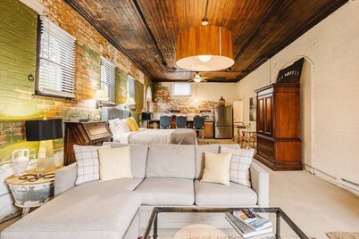 The Carriage House Studio at Marion Hall Mansion