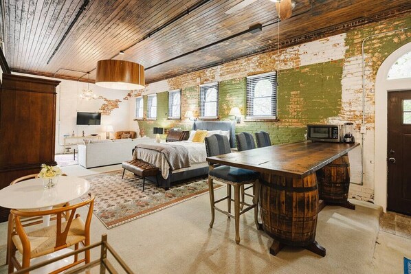 Unclassified image, 1 of 28, button