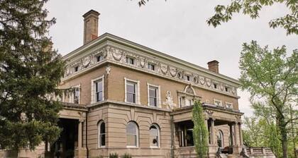 The Carriage House Studio at Marion Hall Mansion