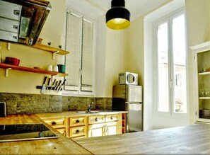 Fridge, microwave, oven, stovetop