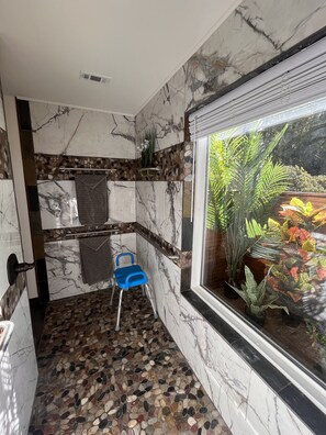 Interior - WHISPERING WINDS!  Hot Tub and Pool. (Hernando)