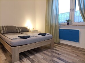 1 bedroom, desk, free WiFi, bed sheets