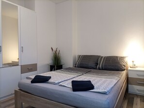 1 bedroom, desk, free WiFi, bed sheets