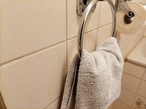 Handtücher, Seife, Toilettenpapier