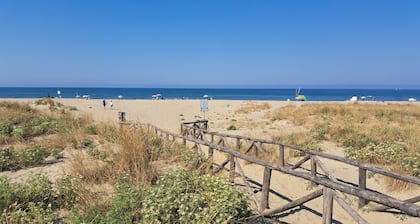 Villa Veranda, big private pool in relaxing green hills just 4 km from the beach