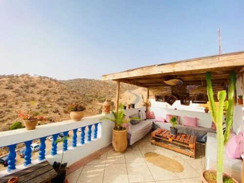 4- Twin/ Double room with with shared bathroom(Twin room with private bathroom)
