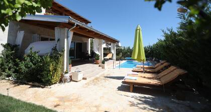 VILLA SUSANN with swimming pool -Šibenik