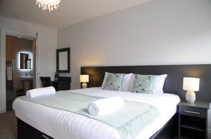 5 bedrooms, iron/ironing board, WiFi, bed sheets