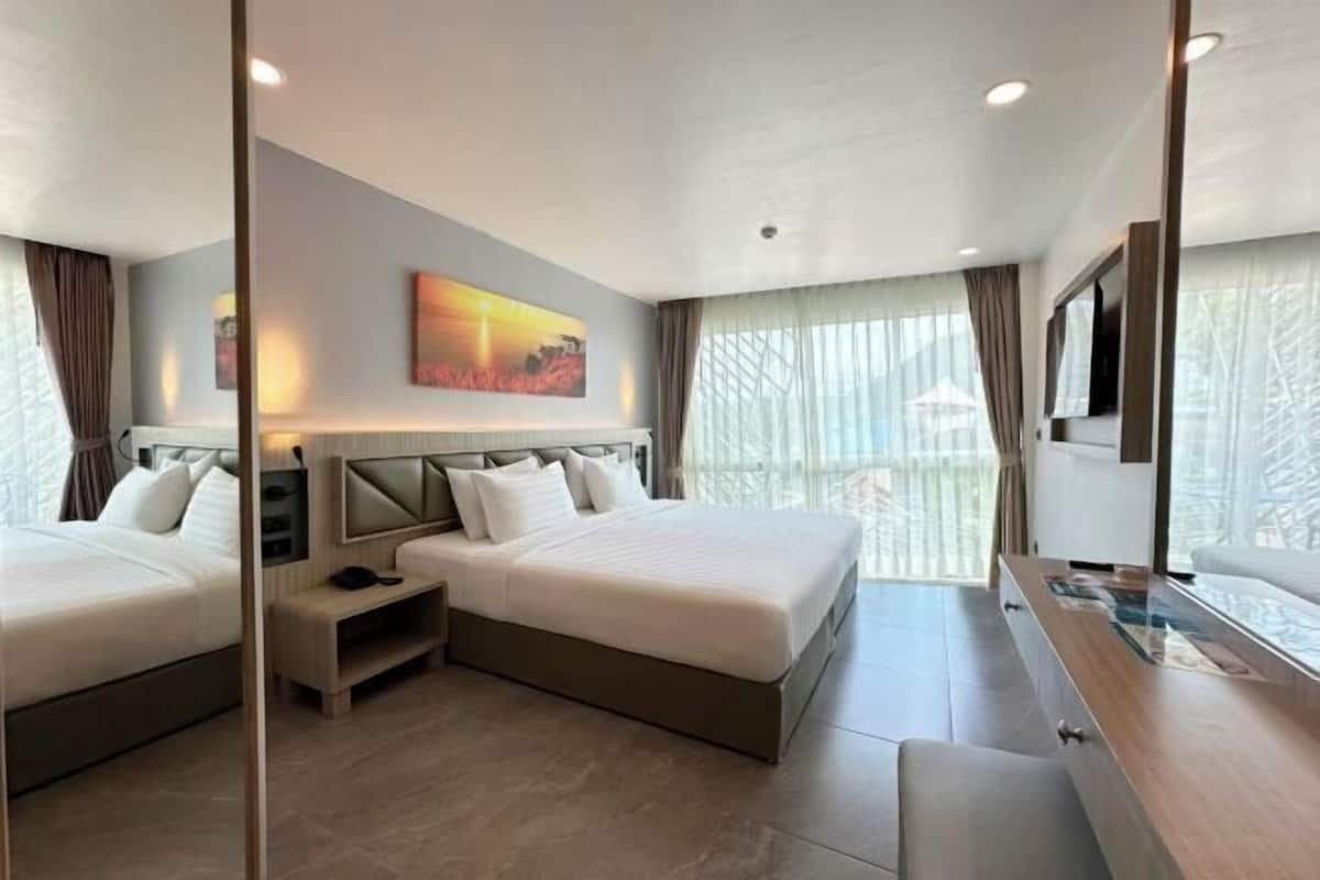 1 Schlafzimmer, Zimmersafe, Schreibtisch, Bügeleisen/Bügelbrett