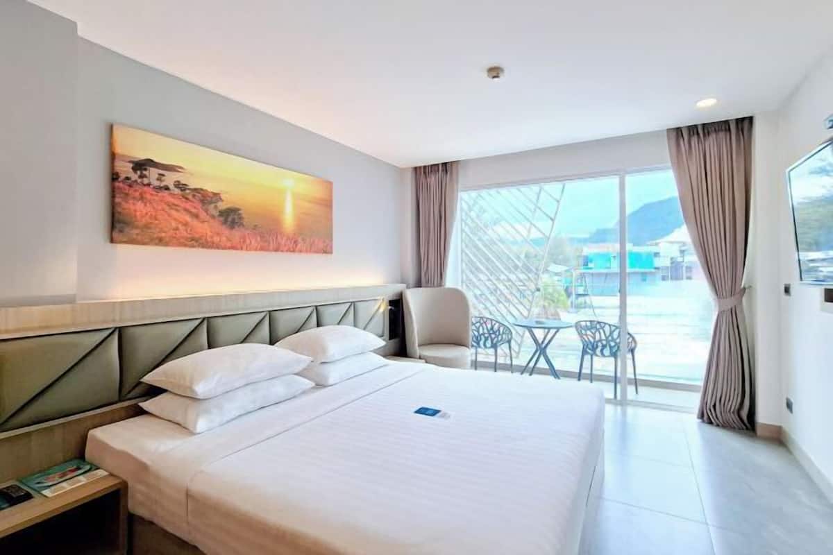 1 bedroom, in-room safe, desk, iron/ironing board