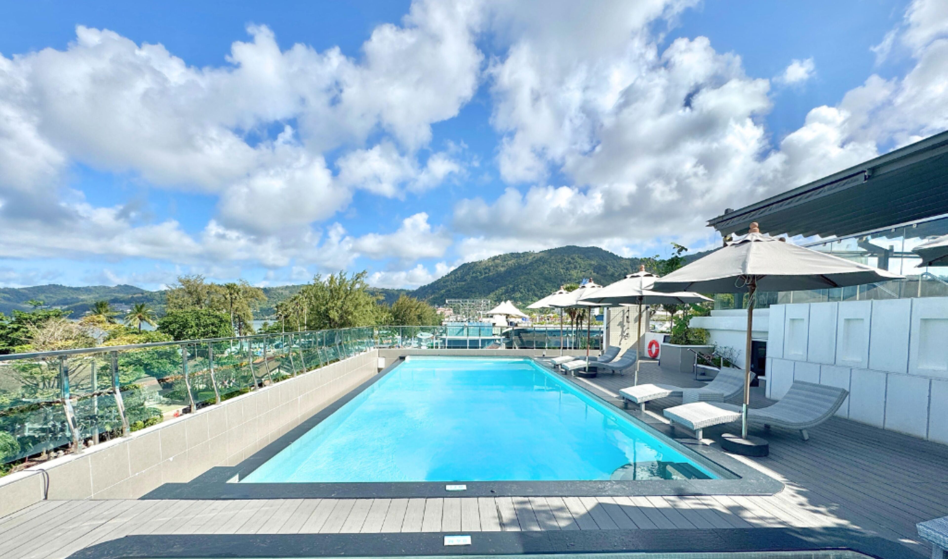 2 piscines extérieures, cabanons gratuits, parasols de plage