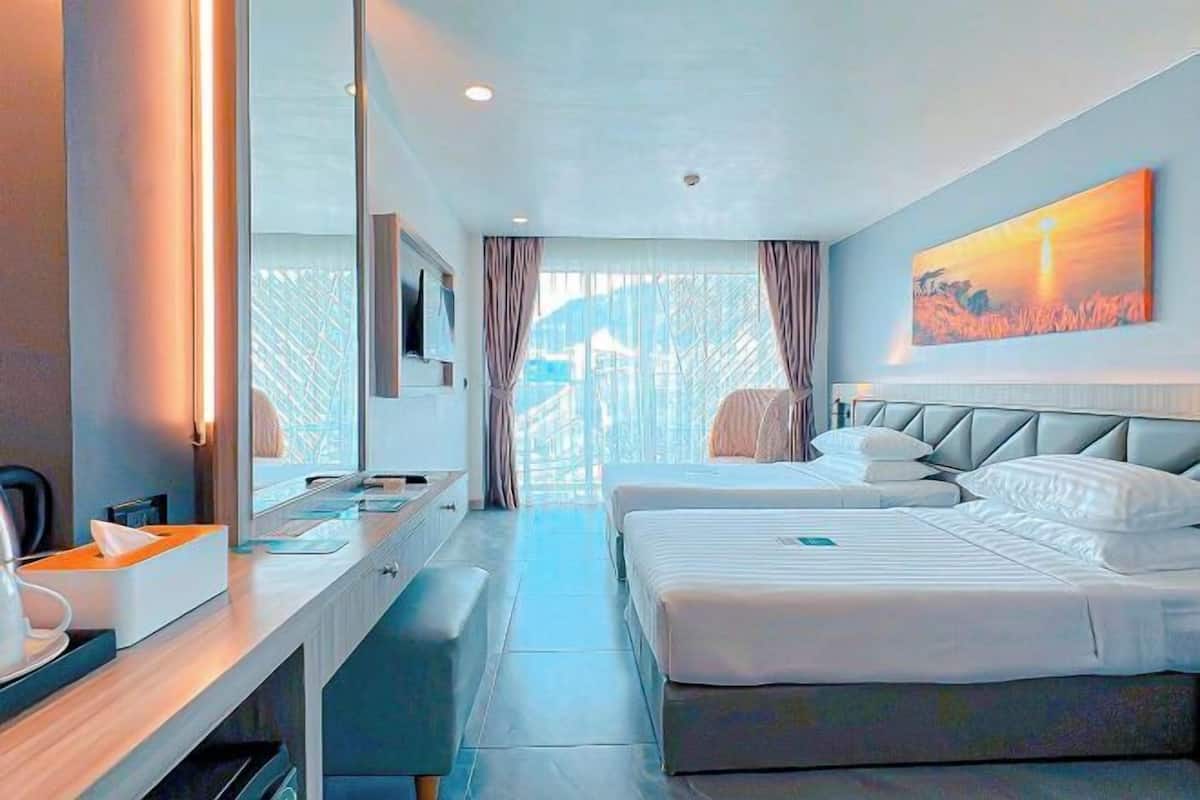 1 bedroom, in-room safe, desk, iron/ironing board
