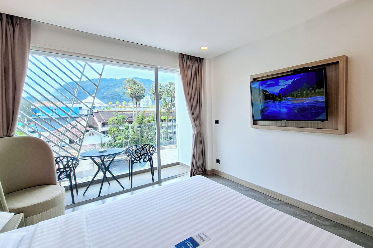 Deluxe King Balcony Mountain View | Mountain view
