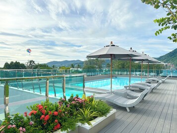 2 utomhuspooler, öppet 07.00 till 21.00, gratis cabanor och parasoller