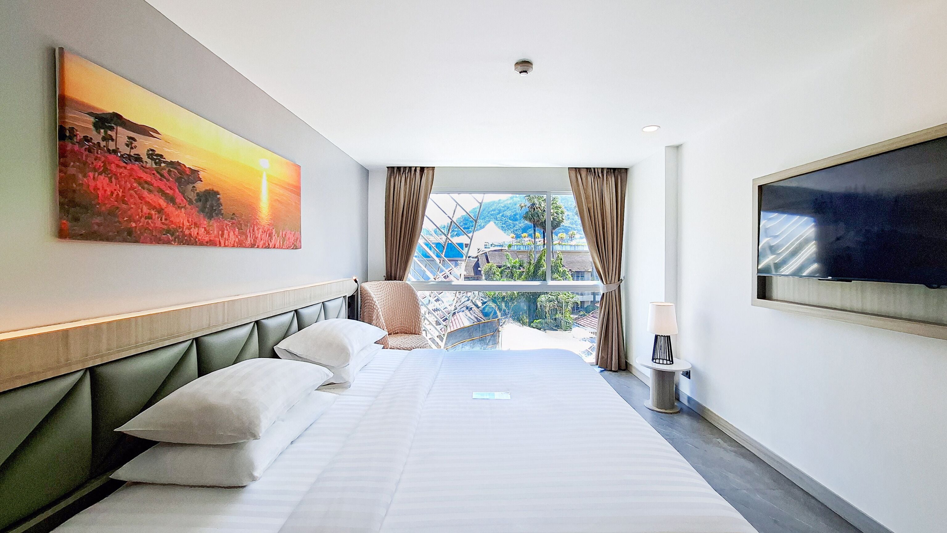 Premium Superior King Mountain view | Peti besi dalam bilik, meja, seterika/papan seterika, Wi-fi percuma 