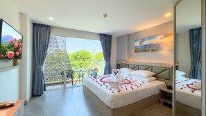 Deluxe King Balcony City View Room | In-room safe, desk, blackout drapes, iron/ironing board - Clarian Hotel Beach Patong (Patong)