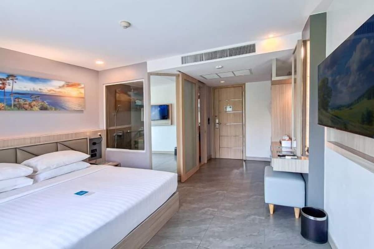 1 Schlafzimmer, Zimmersafe, Schreibtisch, Bügeleisen/Bügelbrett