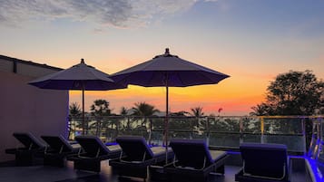 2 piscines extérieures, cabanons gratuits, parasols de plage