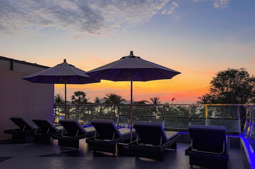 2 piscinas al aire libre (de 07:00 a 21:00), sombrillas, tumbonas
