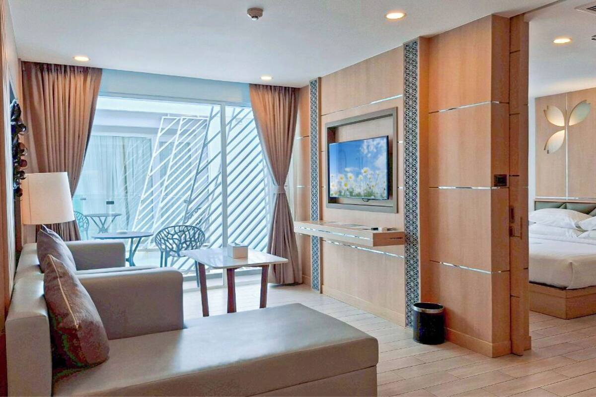 1 bedroom, in-room safe, desk, iron/ironing board