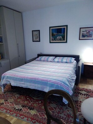 1 Schlafzimmer, Schreibtisch, WLAN, Bettwäsche