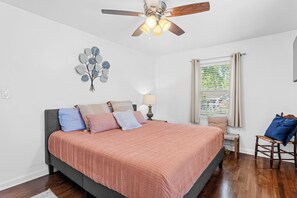 2 bedrooms, iron/ironing board, free WiFi