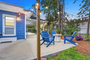 Terrace/patio - Pet friendly charming craftsmen w/ fenced yard & firepit. Near SGMC & VSU & Eats (Valdosta)
