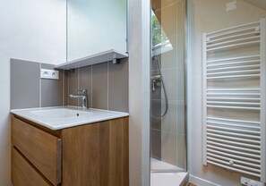 Hair dryer, towels - Gîte de l'Abbaye - Two Bedroom House, Sleeps 4 (Brandivy)