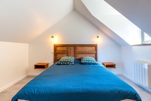2 bedrooms, bed sheets