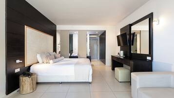 Superior Triple with Inland View | Literie hypoallergénique, coffres-forts dans les chambres