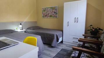 1 habitación, escritorio, wifi gratis y ropa de cama