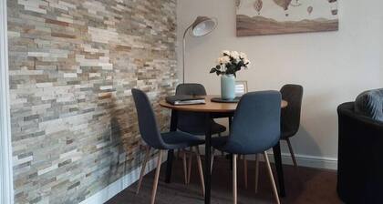 Dean House-Parking-Dog friendly-Kitchen-Contractors-Leisure-Fast WiFi
