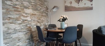 Dean House-Parking-Dog friendly-Kitchen-Contractors-Leisure-Fast WiFi