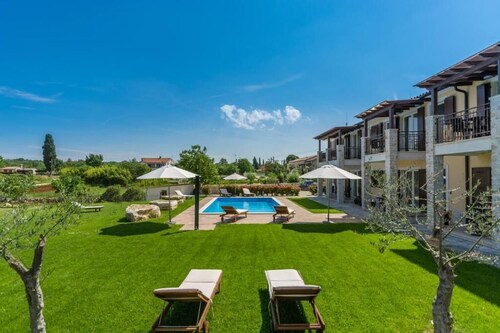 Apartment with pool, 6 persons, 6 km from Poreč, near the restaurant Daniela.