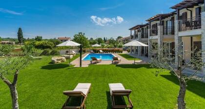 Apartment with pool, 6 persons, 6 km from PoreÄ, near the restaurant Daniela.