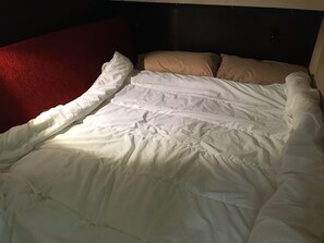 1 bedroom, WiFi - Beautiful opportunity to stay on a Boat (Badalona)