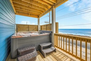 Outdoor spa tub - Oceanfront Dog Friendly with Private Pool, Elevator, Hot Tub, Game Room, Wet Bar (Hatteras)