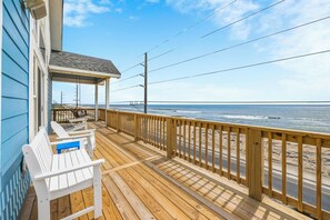 Property grounds - Oceanfront Dog Friendly with Private Pool, Elevator, Hot Tub, Game Room, Wet Bar (Hatteras)