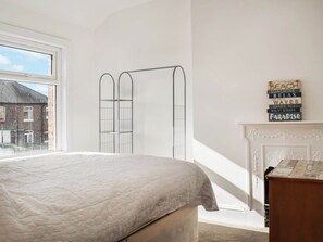 3 bedrooms, travel crib, free WiFi, bed sheets