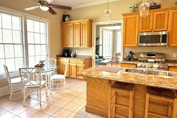 Køleskab, mikrobølgeovn, ovn, kogeplade