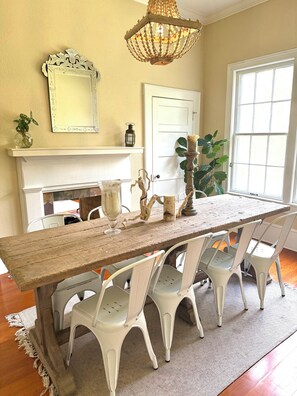 Dining - Historic home in downtown /  walking distance to restaurants and local breweries (Milton)