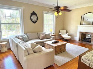 Smart TV, fireplace
