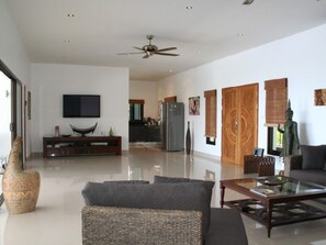 TV, DVD player, books, stereo - Villa with privat 50sqm pool. Dreamlike sea view. (Koh Samui)