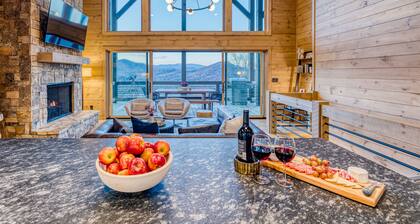 Spectacular Views - Golden Tee - Shuffle Board - Hot Tub - 4 King Rooms