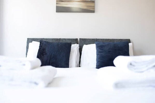 3 bedrooms, iron/ironing board, free WiFi, bed sheets